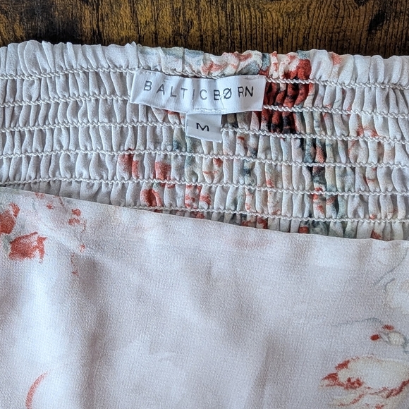 Baltic Born "Giselle" Light Grey Floral Long Sleeve Chiffon Dress With Slit - Picture 4 of 10